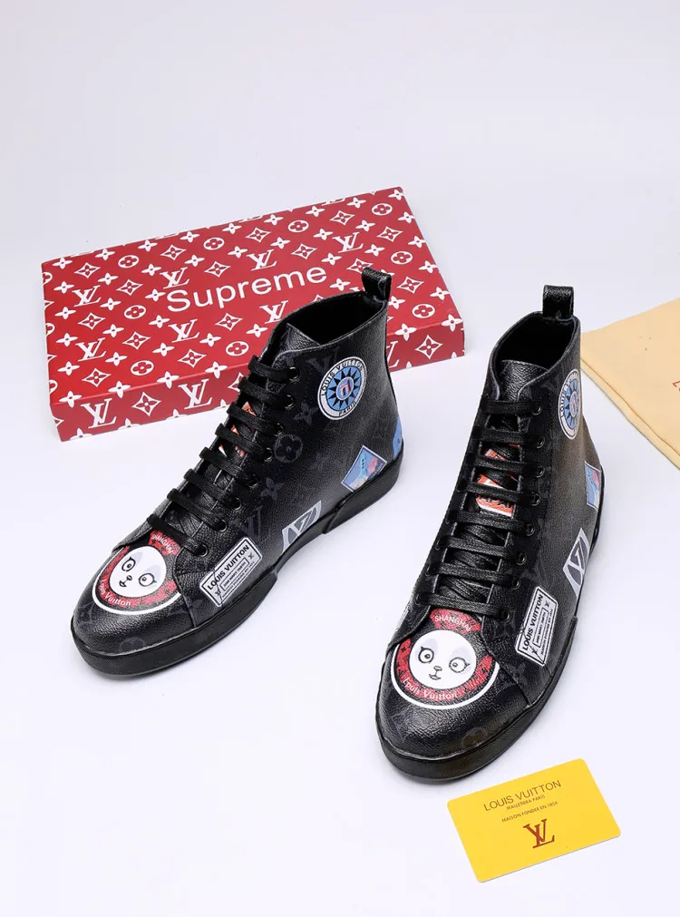 Factory price: 400💰 [LV] Animal series limited edition high-top sports shoes for men, L classic print, new autumn and winter style, original replica, 1:1 Counter quality, the fabric is Italian 🇮🇹 imported cowhide ➕🇮🇹 pure sheepskin lining ➕ original outsole, 🔍🔍 high quality, you can go in and out of the counter at will, welcome to compare, the outsole line will never be unglued, all sellers are welcome to sell in the picture above, can be shipped in one piece, code number: 38-44 (45 codes can be customized)